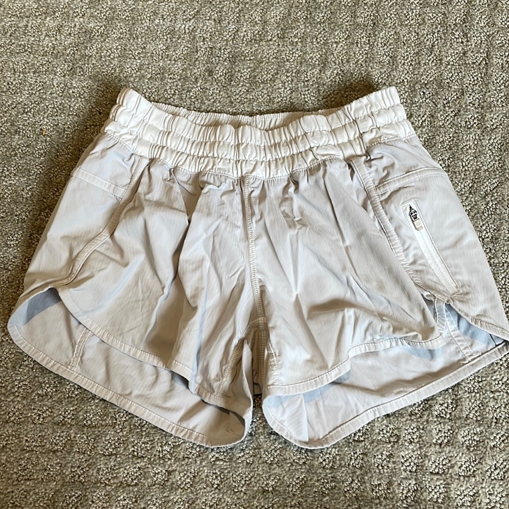 Lululemon tracker short 4”
